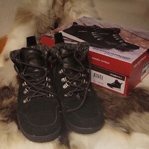 Weatherproof Black Fur-Lined Boots